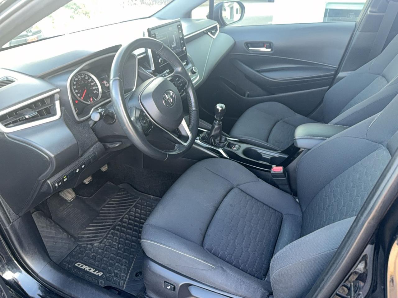 2019 Toyota Corolla HATCH-6SPEED MANUAL-DRIVE ASSIST-WIRELESS CHARGE PORT-APPLE CARPLAY Photo