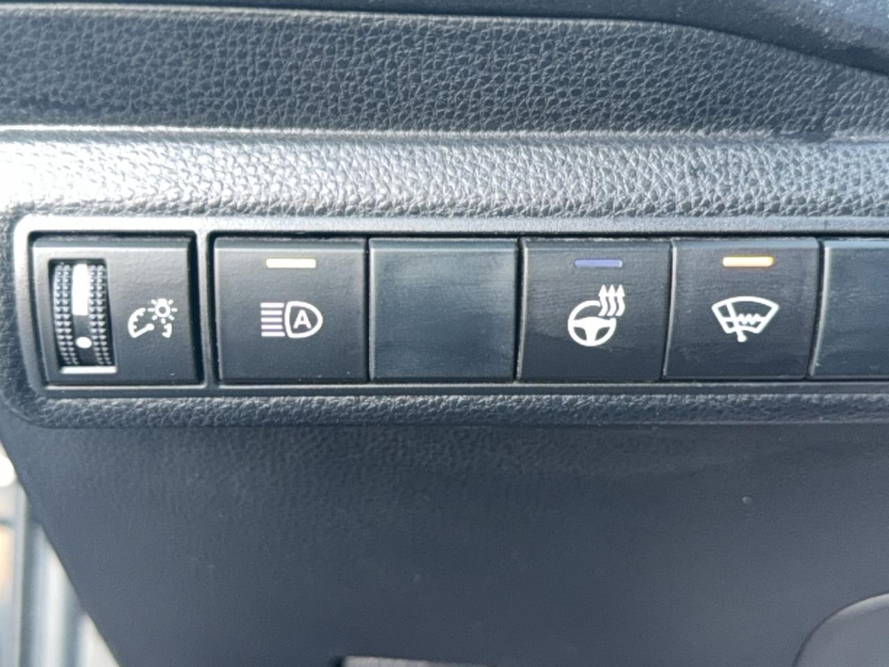 2019 Toyota Corolla HATCH-6SPEED MANUAL-DRIVE ASSIST-WIRELESS CHARGE PORT-APPLE CARPLAY Photo