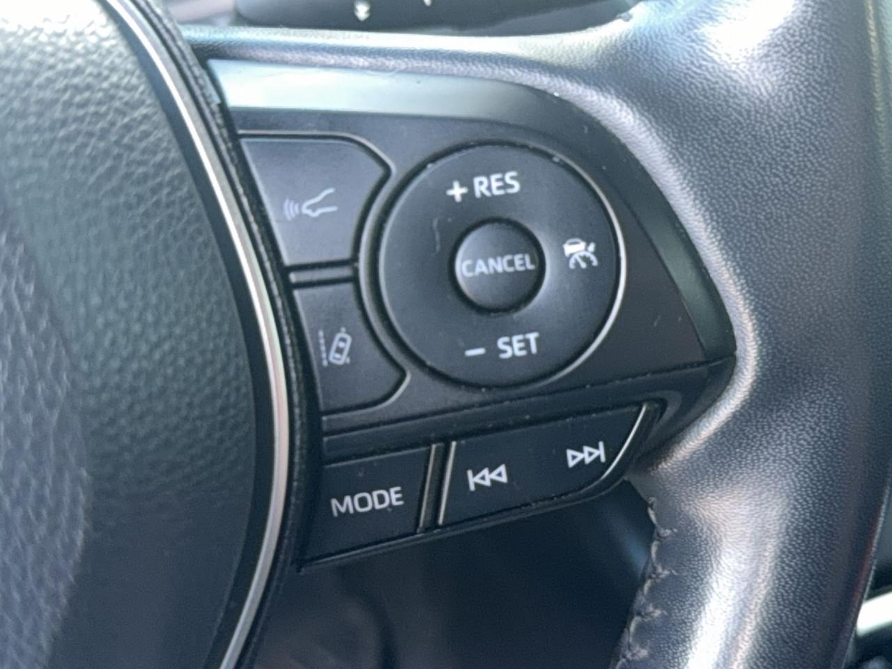 2019 Toyota Corolla HATCH-6SPEED MANUAL-DRIVE ASSIST-WIRELESS CHARGE PORT-APPLE CARPLAY Photo