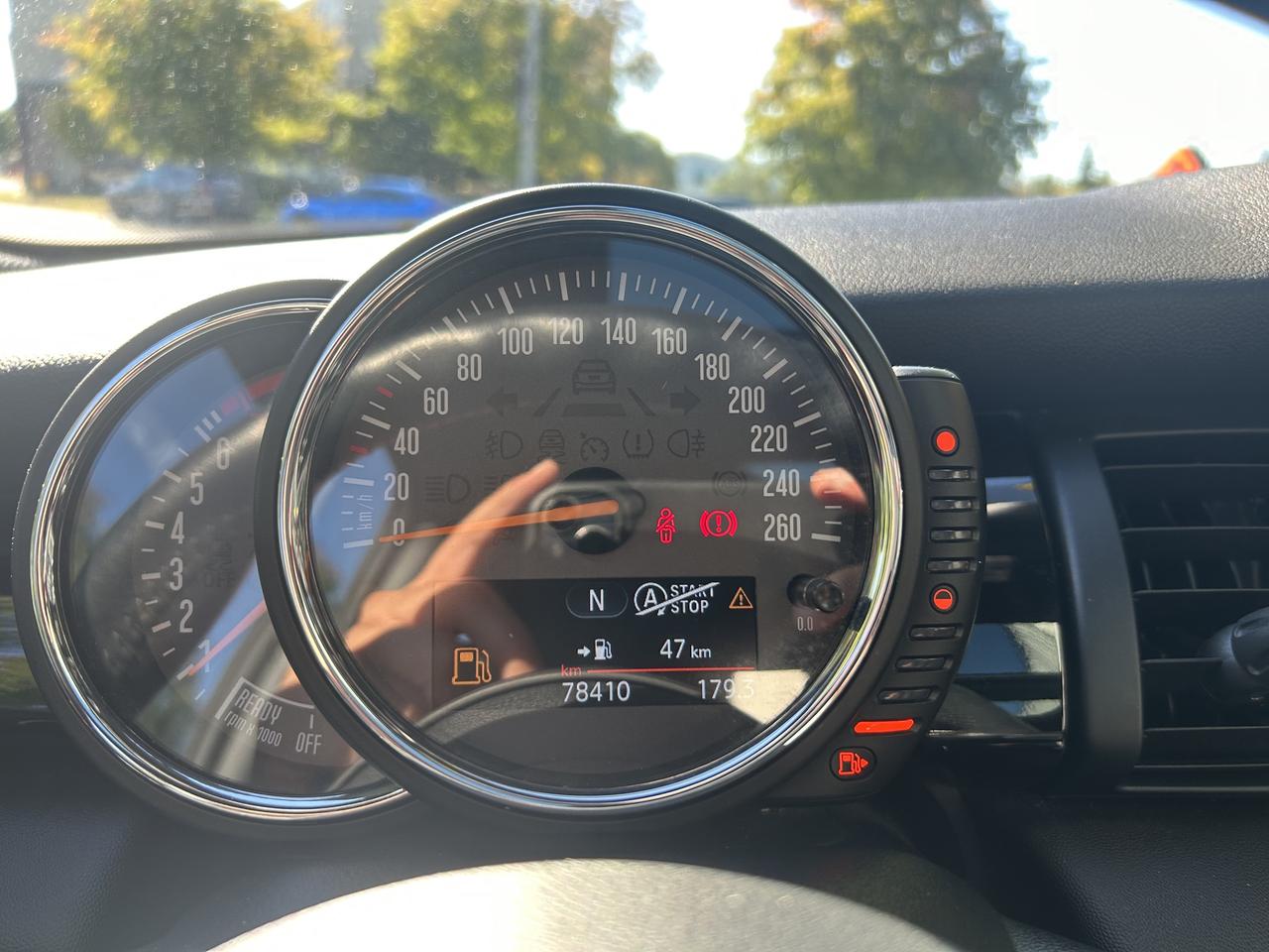 2017 MINI Cooper 6SPD, HARMAN/KARDON SOUND SYSTEM, SUNROOF & MORE! Photo