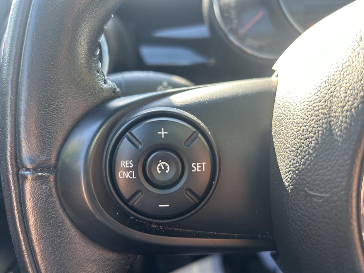 2017 MINI Cooper 6SPD, HARMAN/KARDON SOUND SYSTEM, SUNROOF & MORE! Photo