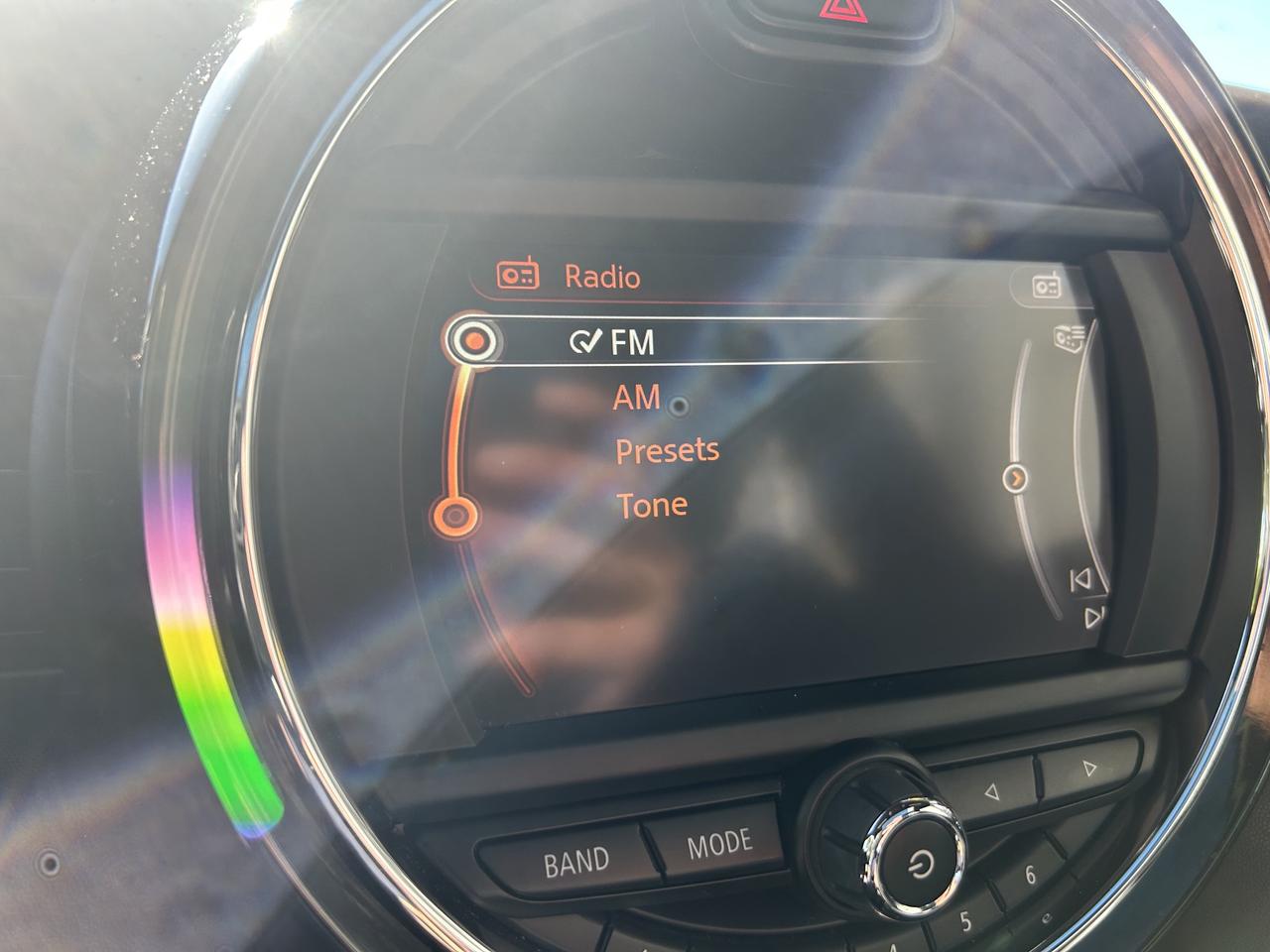 2017 MINI Cooper 6SPD, HARMAN/KARDON SOUND SYSTEM, SUNROOF & MORE! Photo