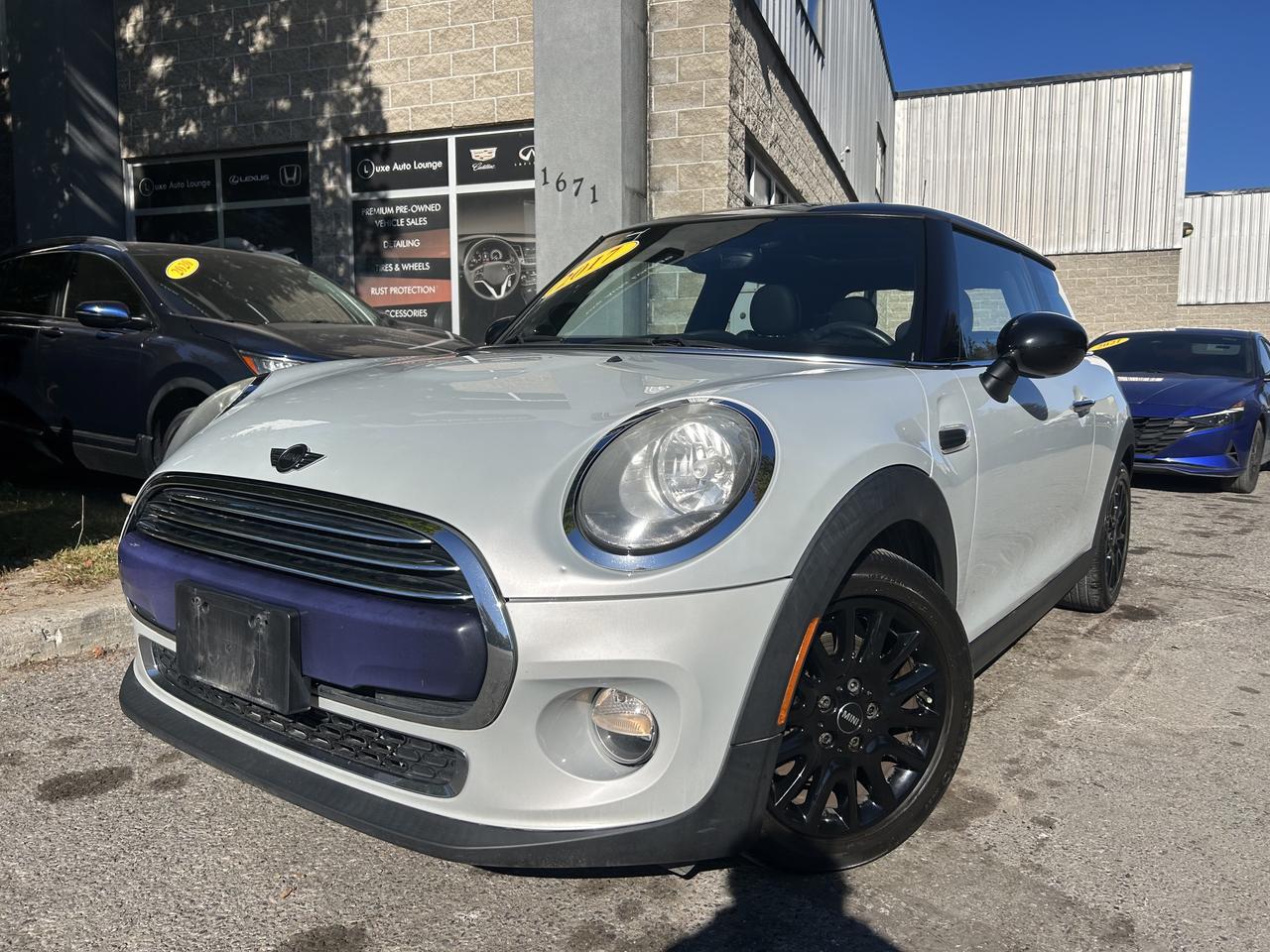 2017 MINI Cooper 6SPD, HARMAN/KARDON SOUND SYSTEM, SUNROOF & MORE!