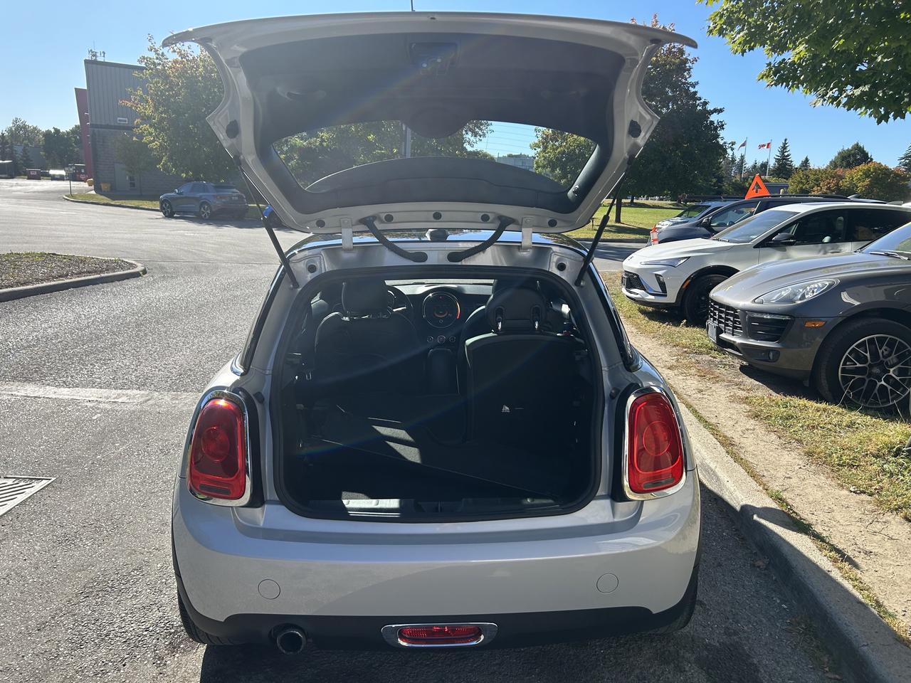 2017 MINI Cooper 6SPD, HARMAN/KARDON SOUND SYSTEM, SUNROOF & MORE! Photo