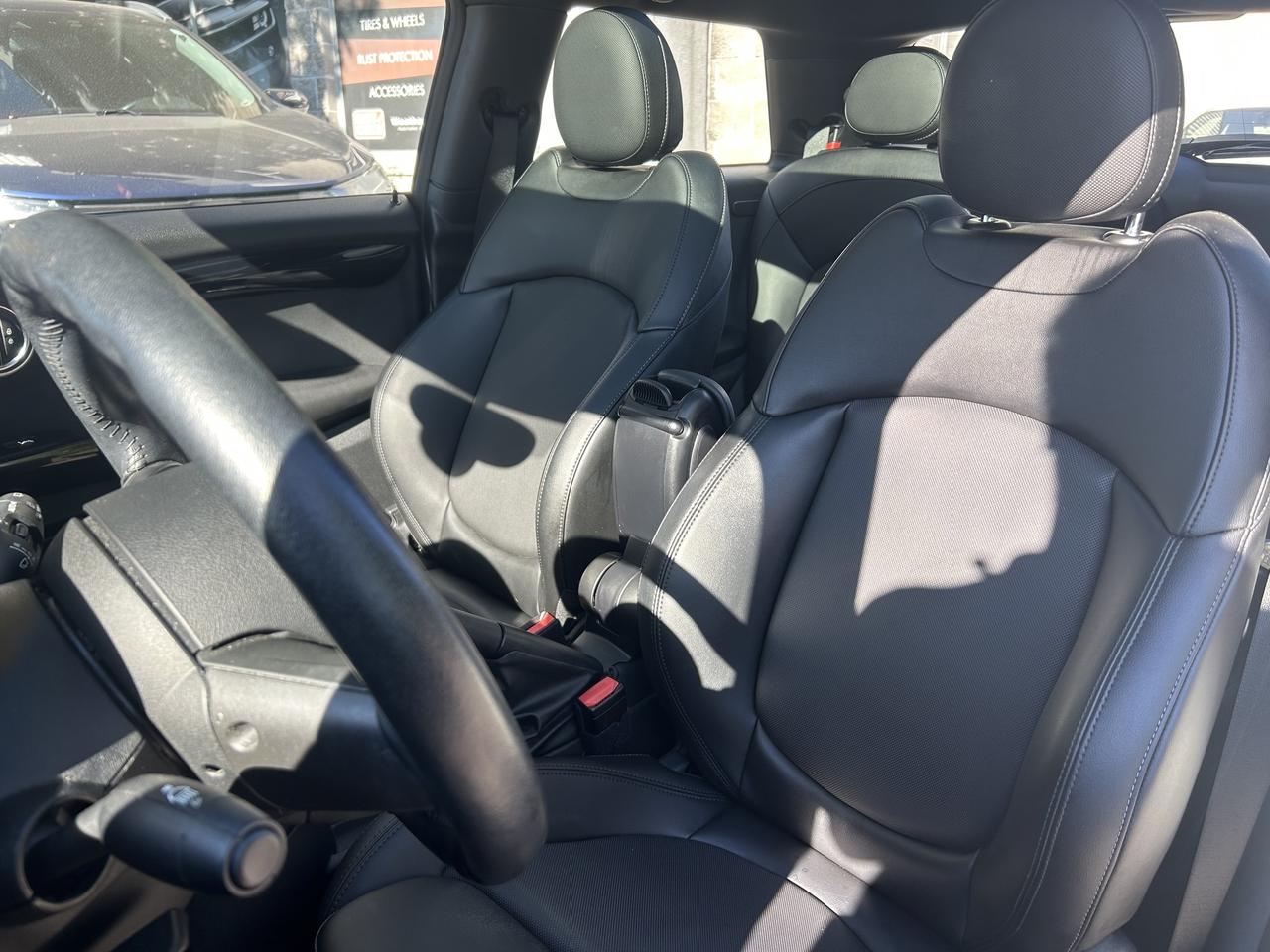 2017 MINI Cooper 6SPD, HARMAN/KARDON SOUND SYSTEM, SUNROOF & MORE! Photo
