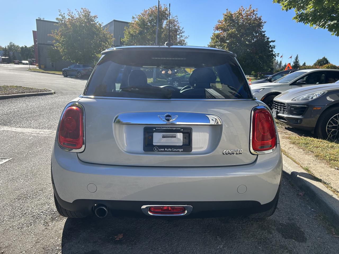 2017 MINI Cooper 6SPD, HARMAN/KARDON SOUND SYSTEM, SUNROOF & MORE! - Photo #4