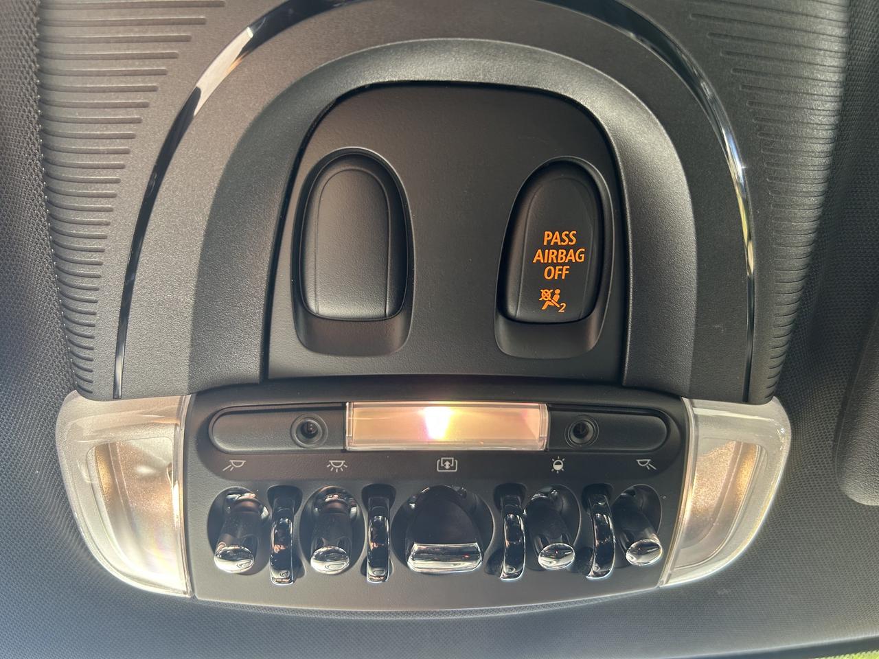 2017 MINI Cooper 6SPD, HARMAN/KARDON SOUND SYSTEM, SUNROOF & MORE! Photo