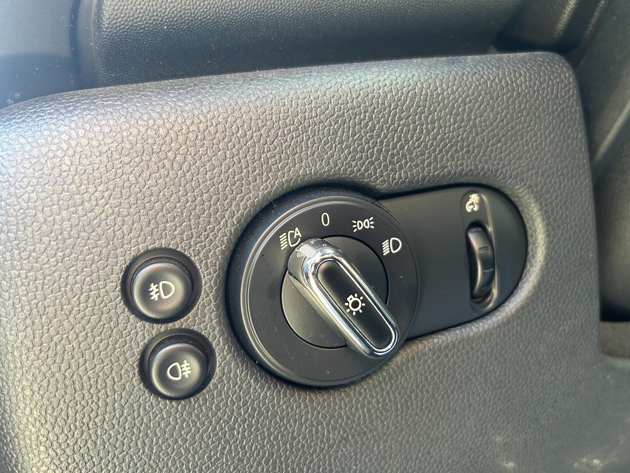 2017 MINI Cooper 6SPD, HARMAN/KARDON SOUND SYSTEM, SUNROOF & MORE! Photo