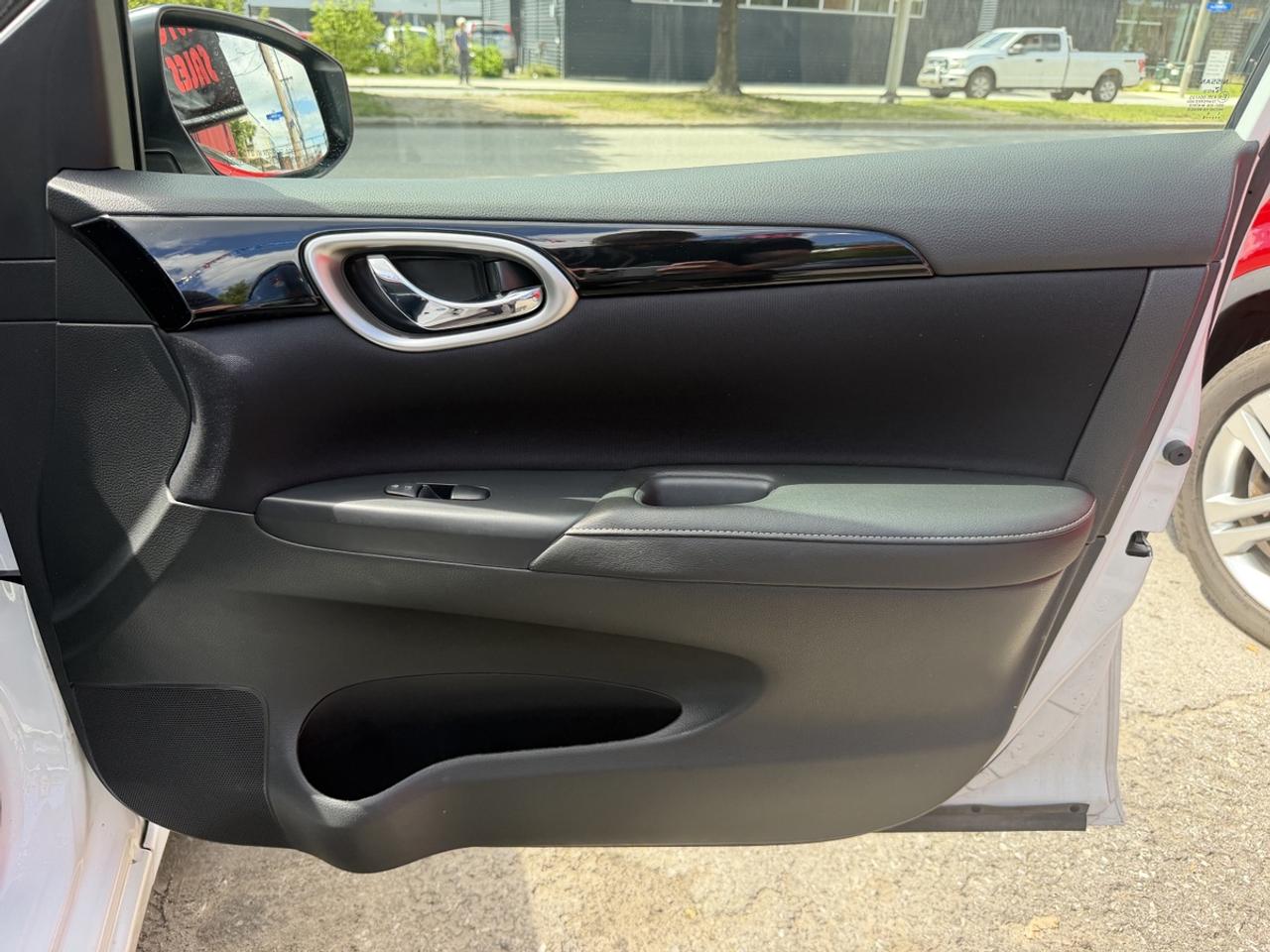 2016 Nissan Sentra SV Photo