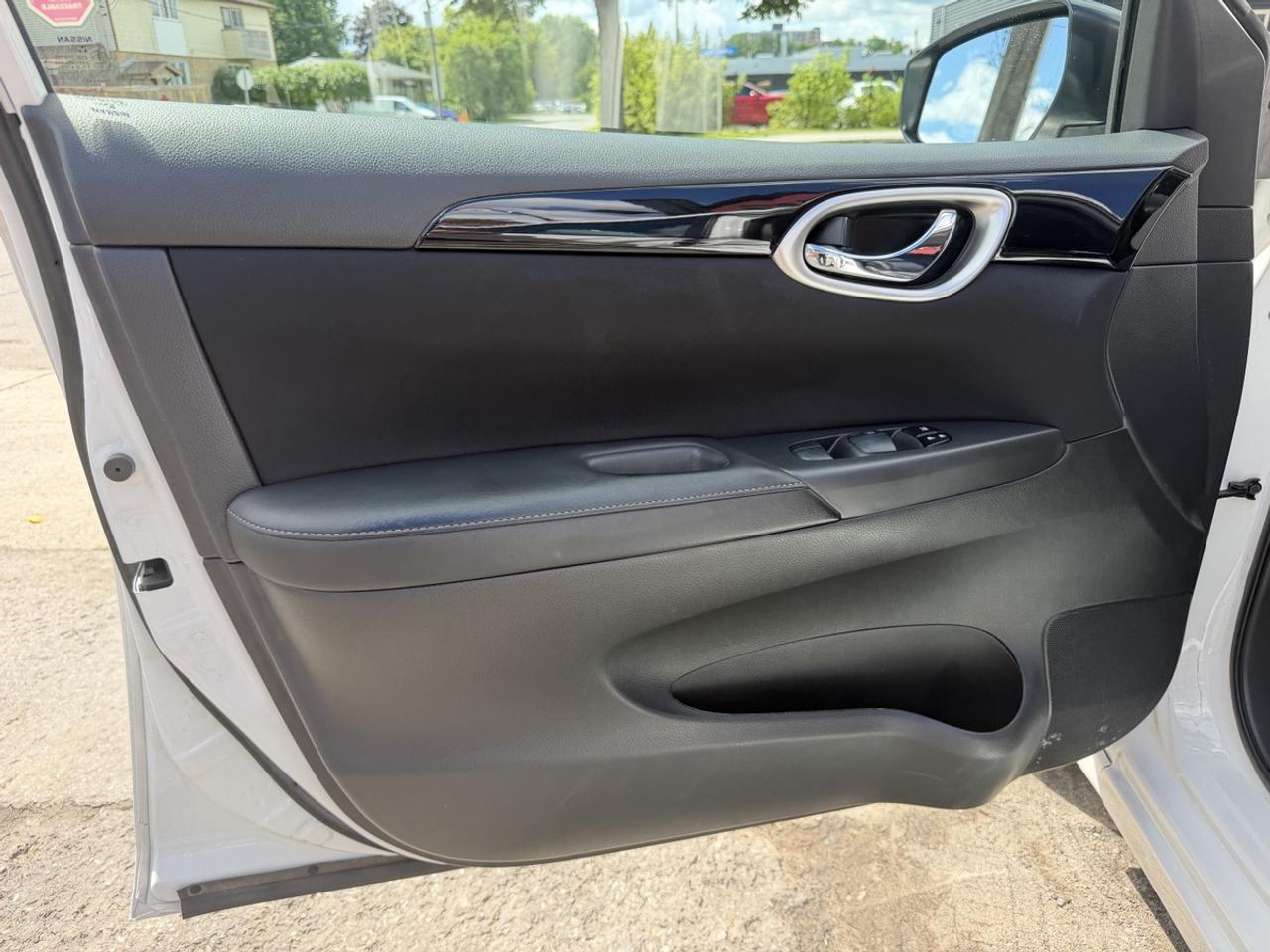 2016 Nissan Sentra SV Photo