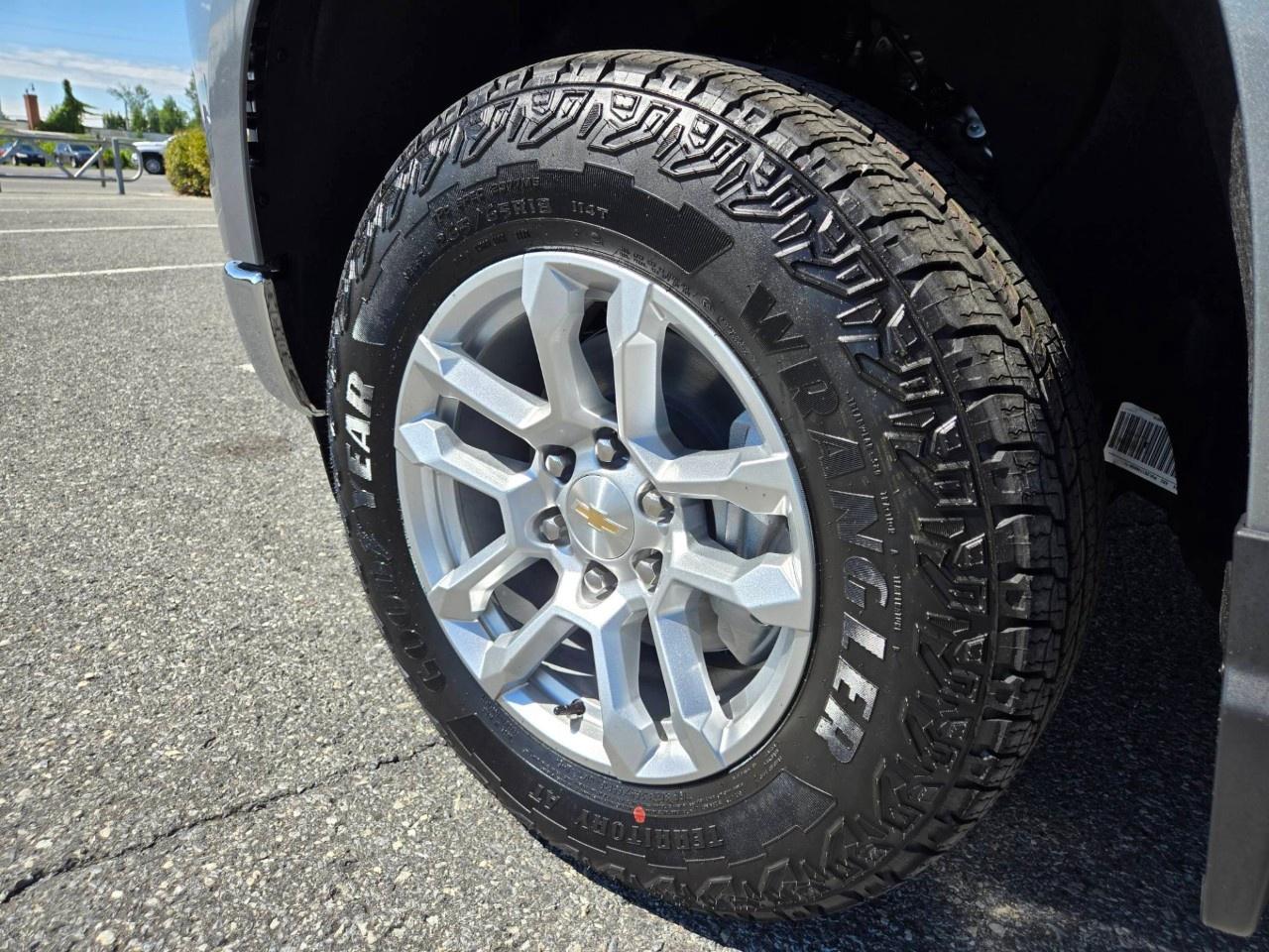 2026 Chevrolet Silverado 1500 Crew Cab Short Box 4-Wheel Drive LT Photo5