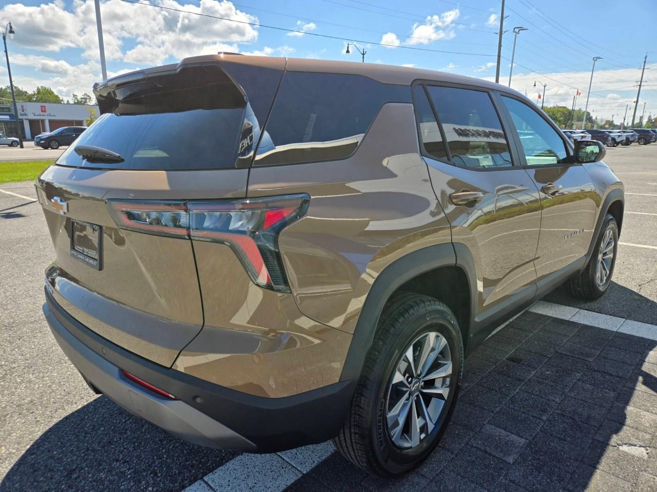 2027 Chevrolet Equinox AWD LT Photo4