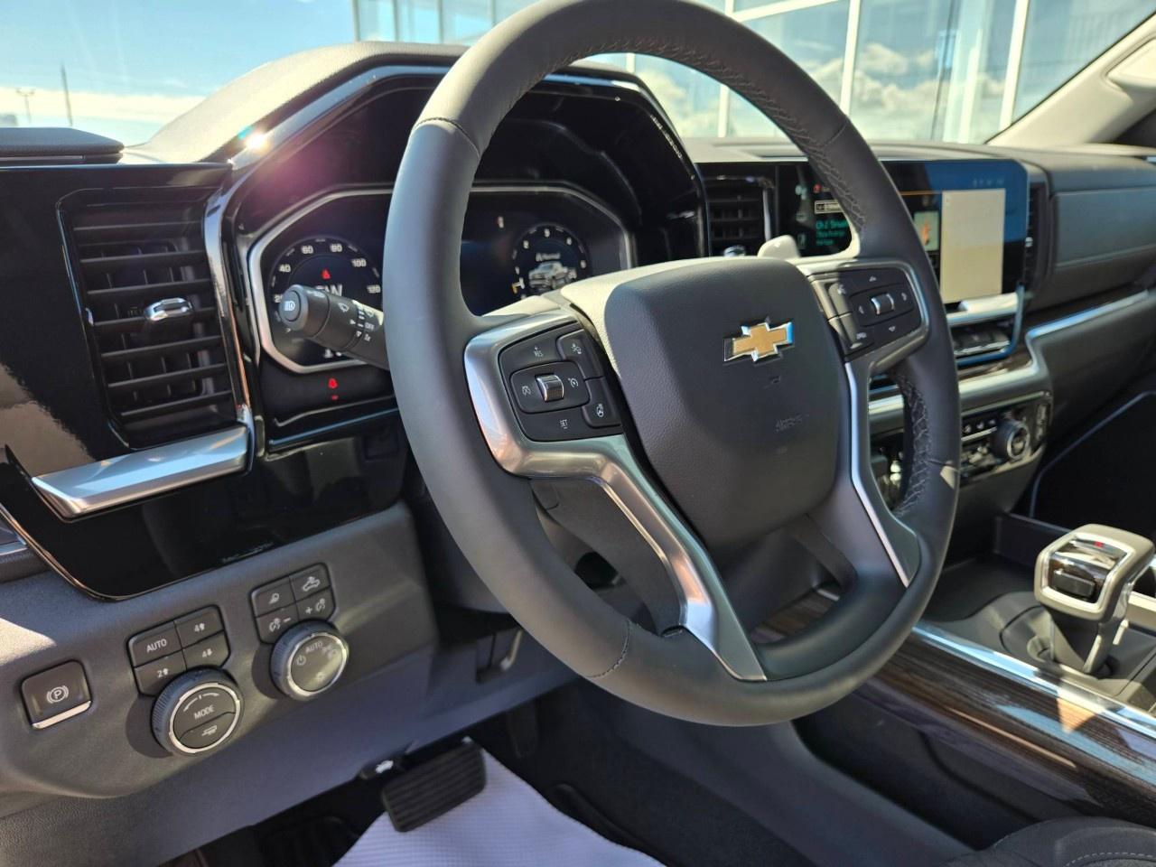 2026 Chevrolet Silverado 1500 Crew Cab Short Box 4-Wheel Drive LT Photo