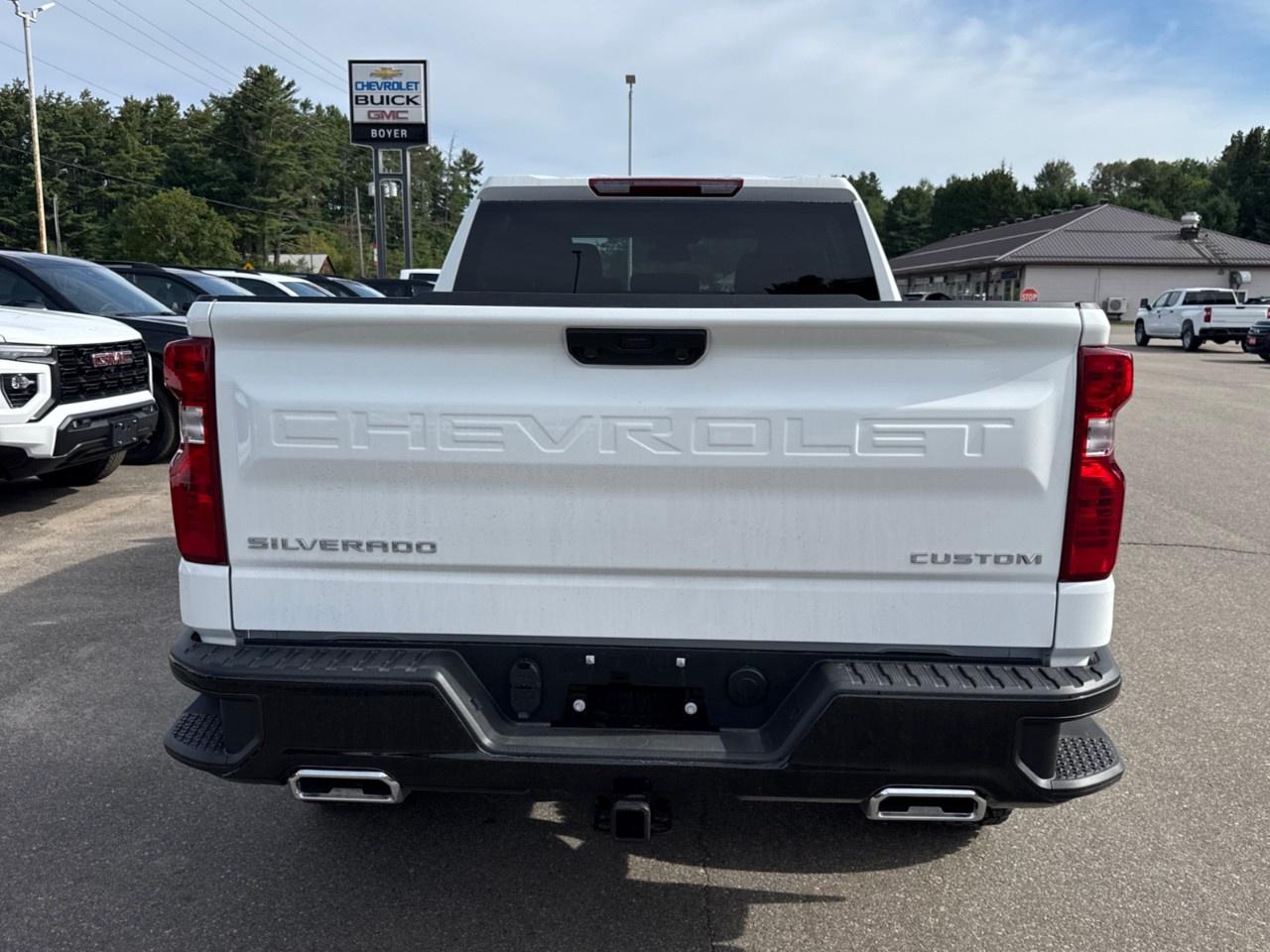 2026 Chevrolet Silverado 1500 Crew Cab Standard Box 4-Wheel Drive Custom Trail Boss Photo