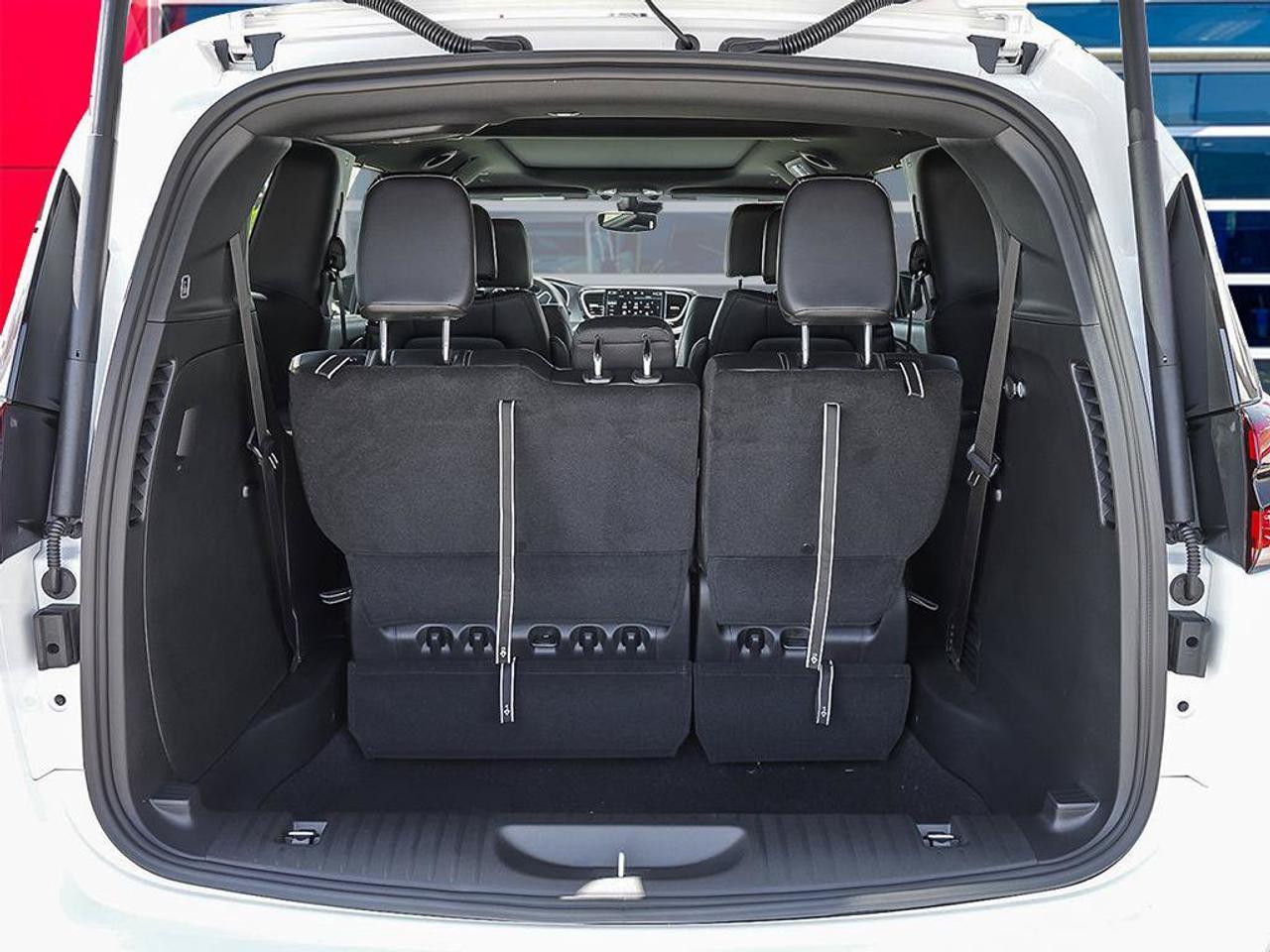 2027 Chrysler Pacifica Select | V6 | Leather Seats |Remote start | Photo