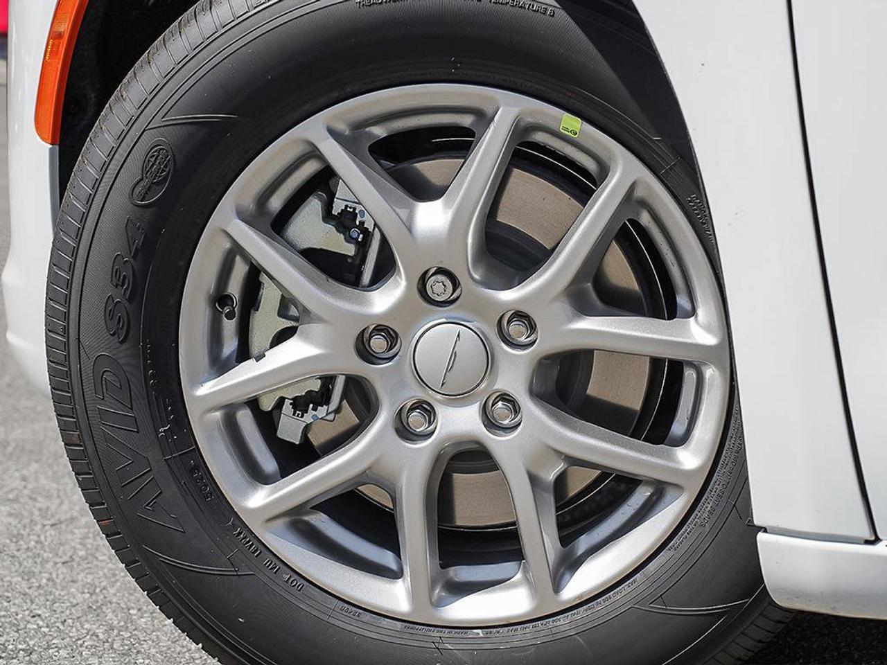 2027 Chrysler Pacifica Select | V6 | Leather Seats |Remote start | Photo