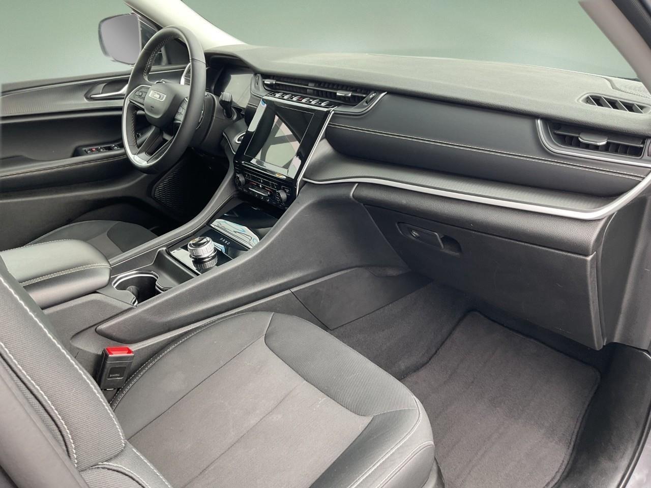 2023 Jeep Grand Cherokee L Laredo 4dr 4x4 Photo