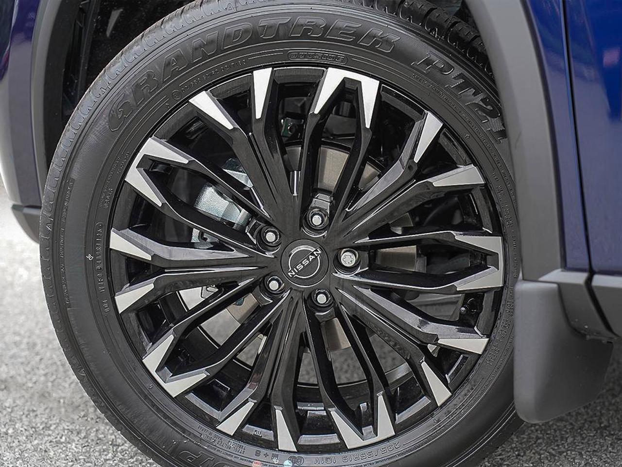 2026 Nissan Rogue SV Dark Armor Photo