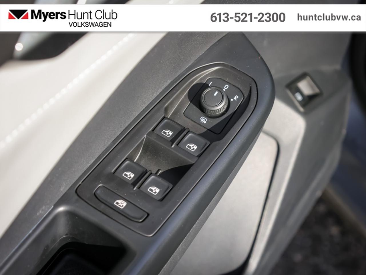2022 Volkswagen Taos Highline 4MOTION Photo