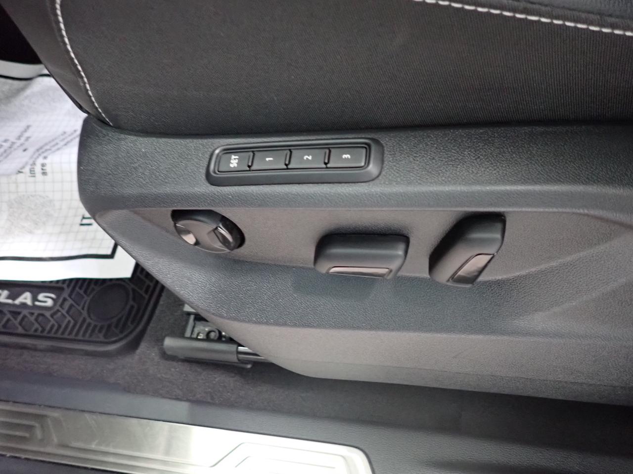 2024 Volkswagen Atlas Execline LEATHER NAVI SUNROOF AWD Photo