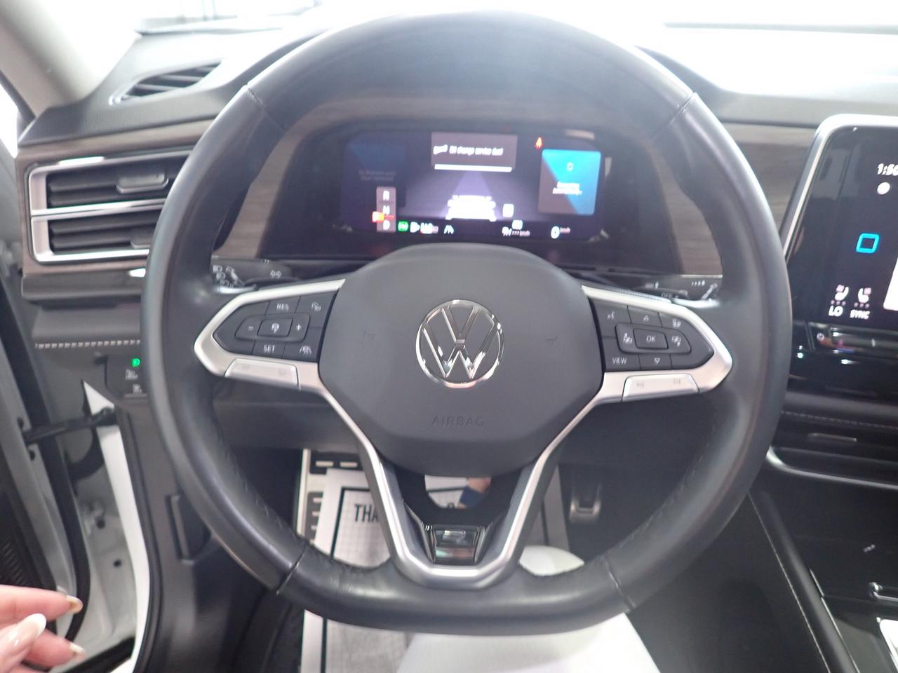 2024 Volkswagen Atlas Execline LEATHER NAVI SUNROOF AWD Photo