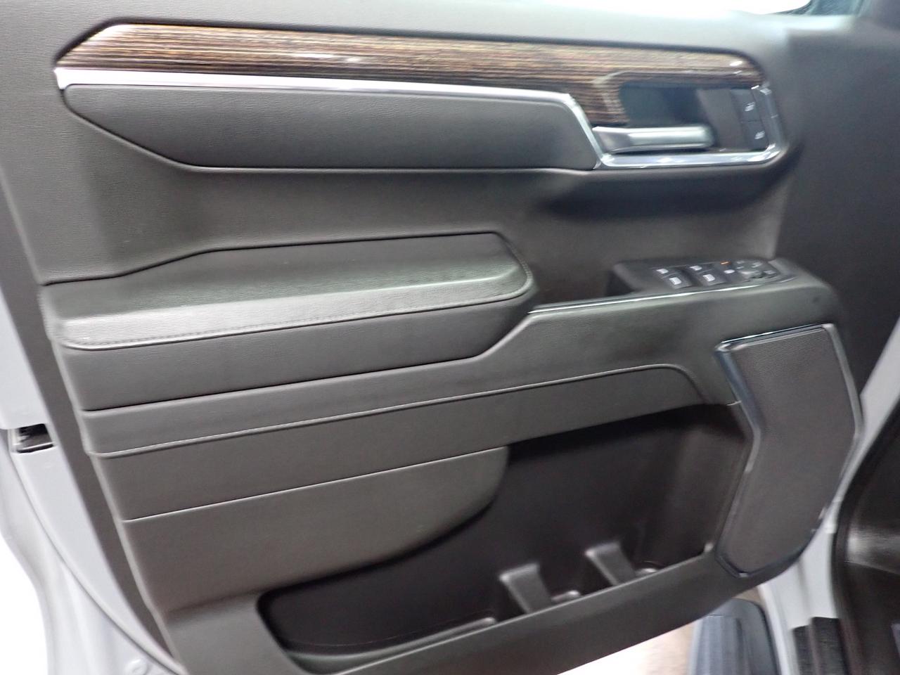 2024 GMC Sierra 1500 Elevation 4WD CREW CAB BUCKETS 5'8 BOX Photo