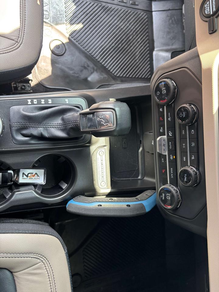 2023 Ford Bronco Wildtrak Advanced Lux Package Navigation No Accide Photo