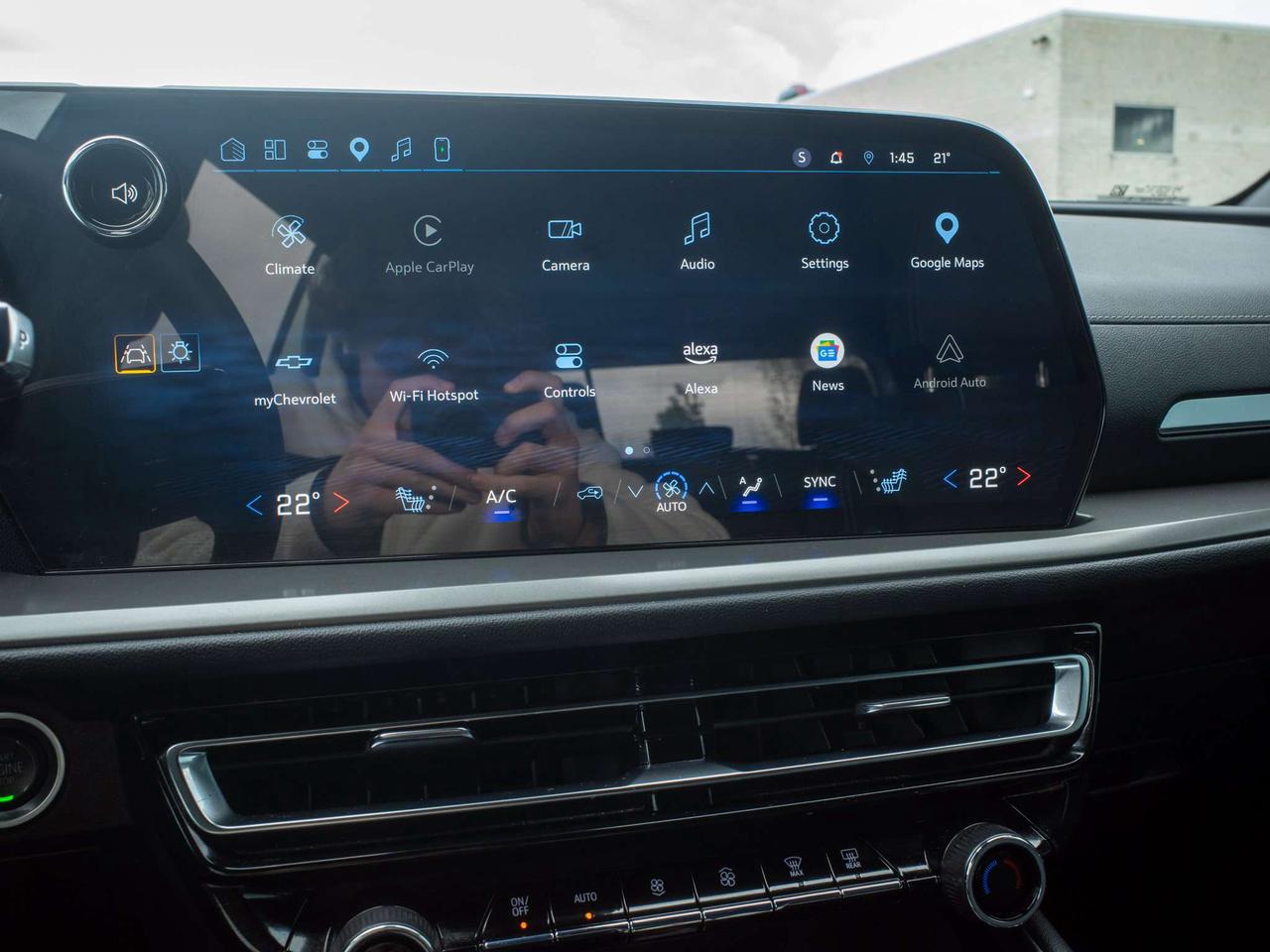 2025 Chevrolet Traverse LT - Remote Trunk Release   Adaptive Cruise Control Photo