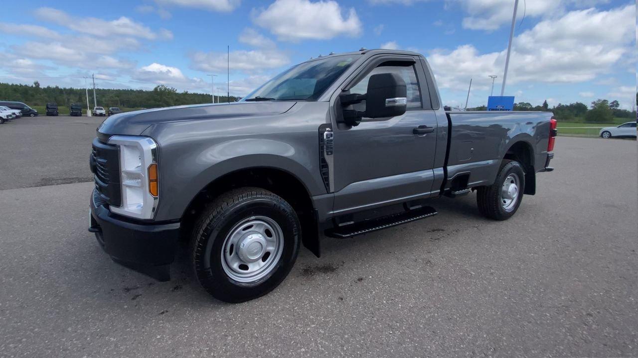 2024 Ford SUPER DUTY F-250 SRW XL Photo3