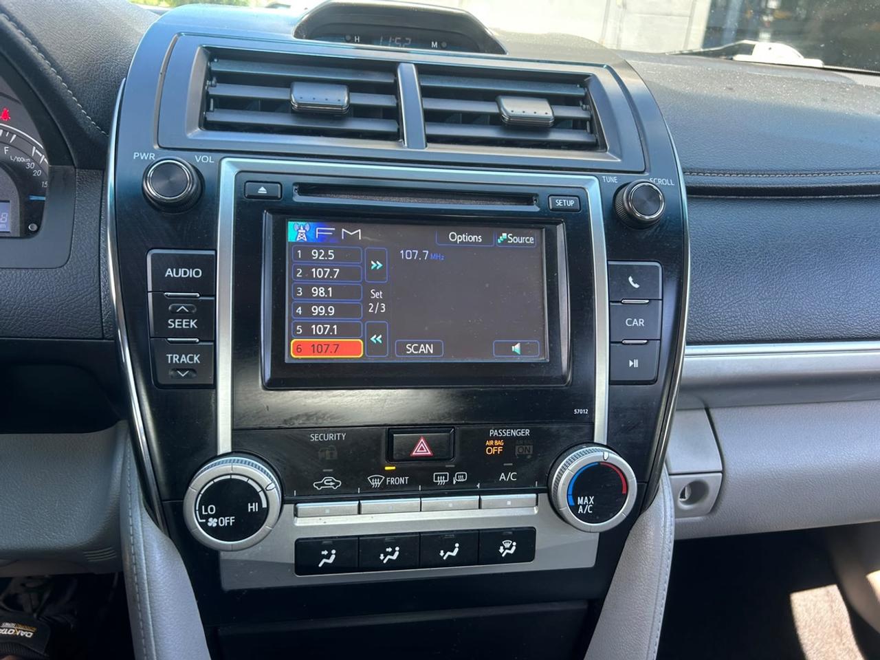 2012 Toyota Camry SE Photo
