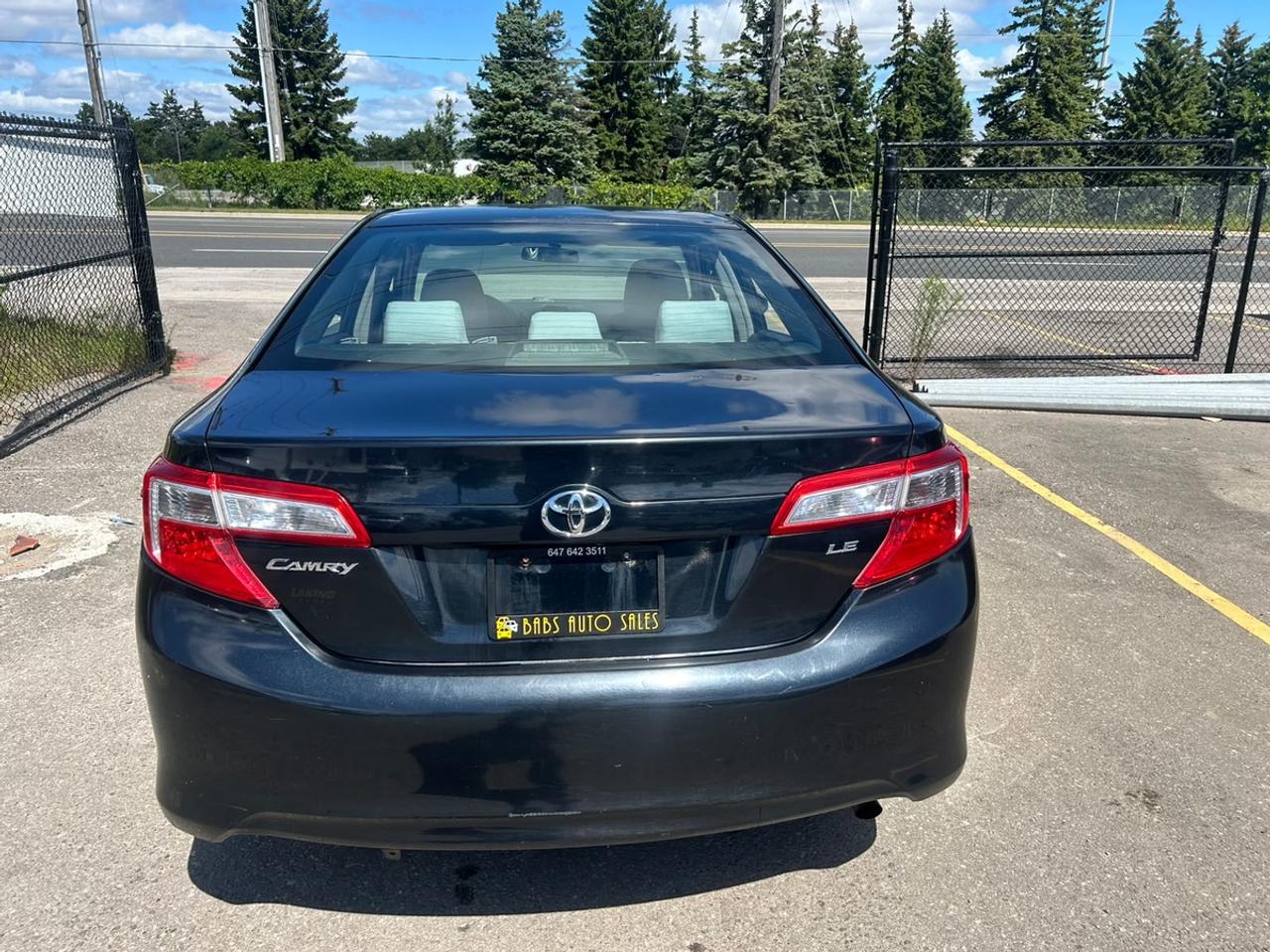 2012 Toyota Camry SE Photo