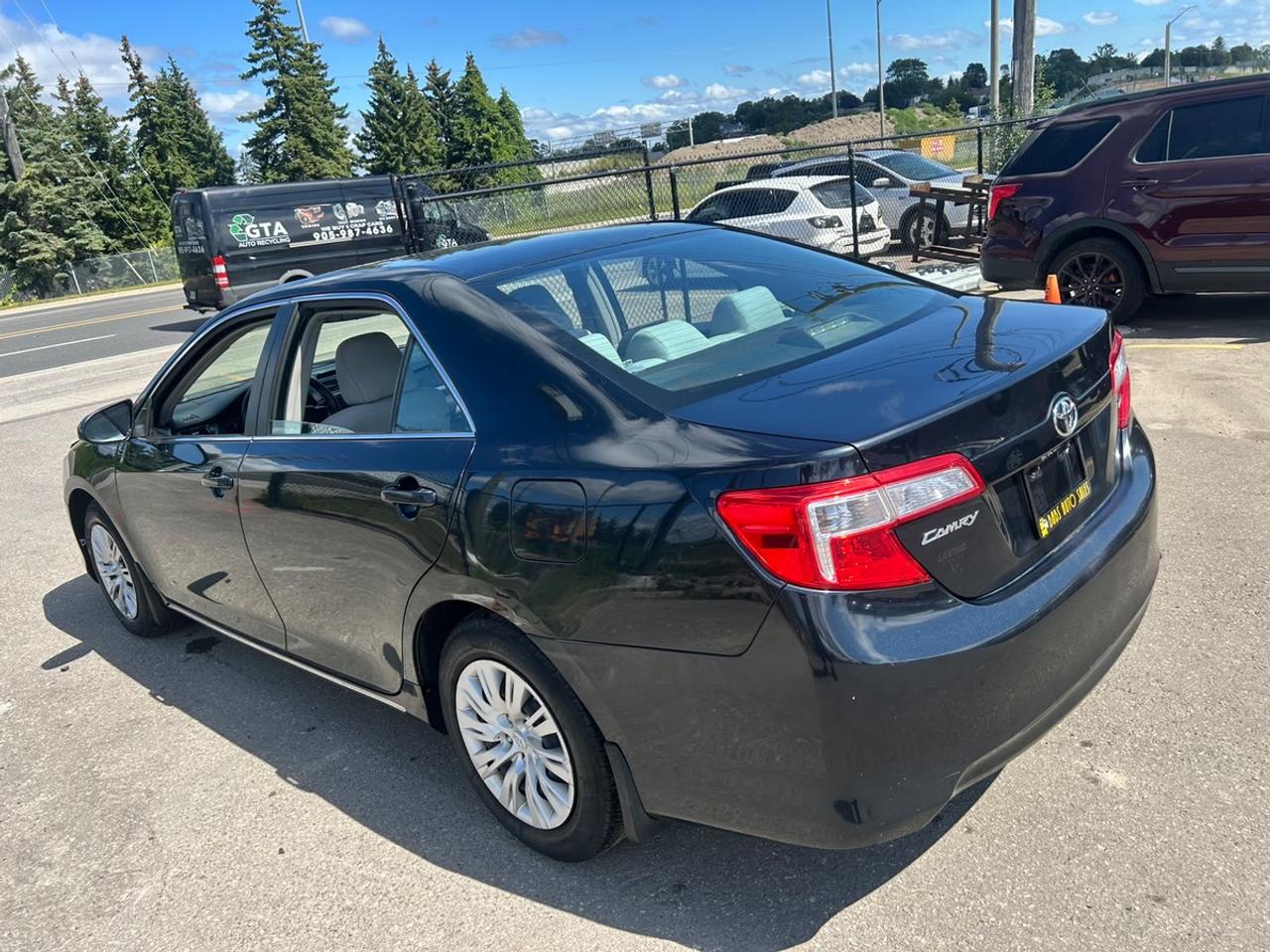 2012 Toyota Camry SE Photo