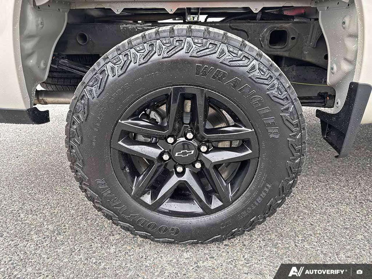 2026 Chevrolet Silverado 1500 RUNNING BOARDS. TRAILERING PKG. HITCH GUIDANCE. OFF ROAD SUSPENSION W/ 2 LIFT. HEATED OUTSIDE MIRRORS. Photo