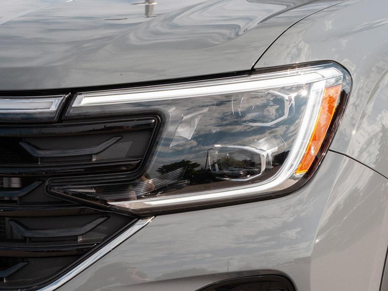 2025 Volkswagen Atlas Cross Sport  Photo