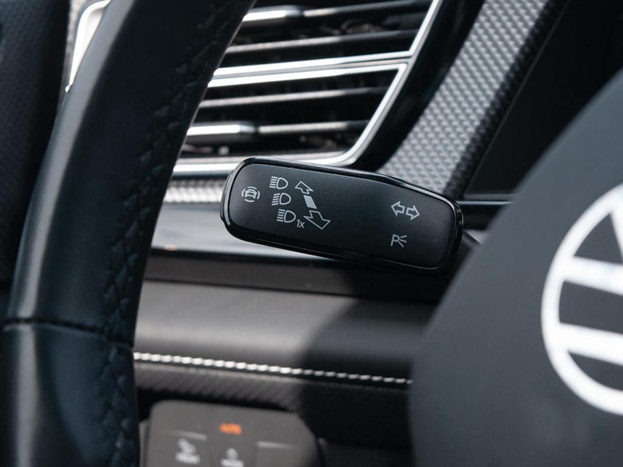 2025 Volkswagen Atlas Cross Sport  Photo