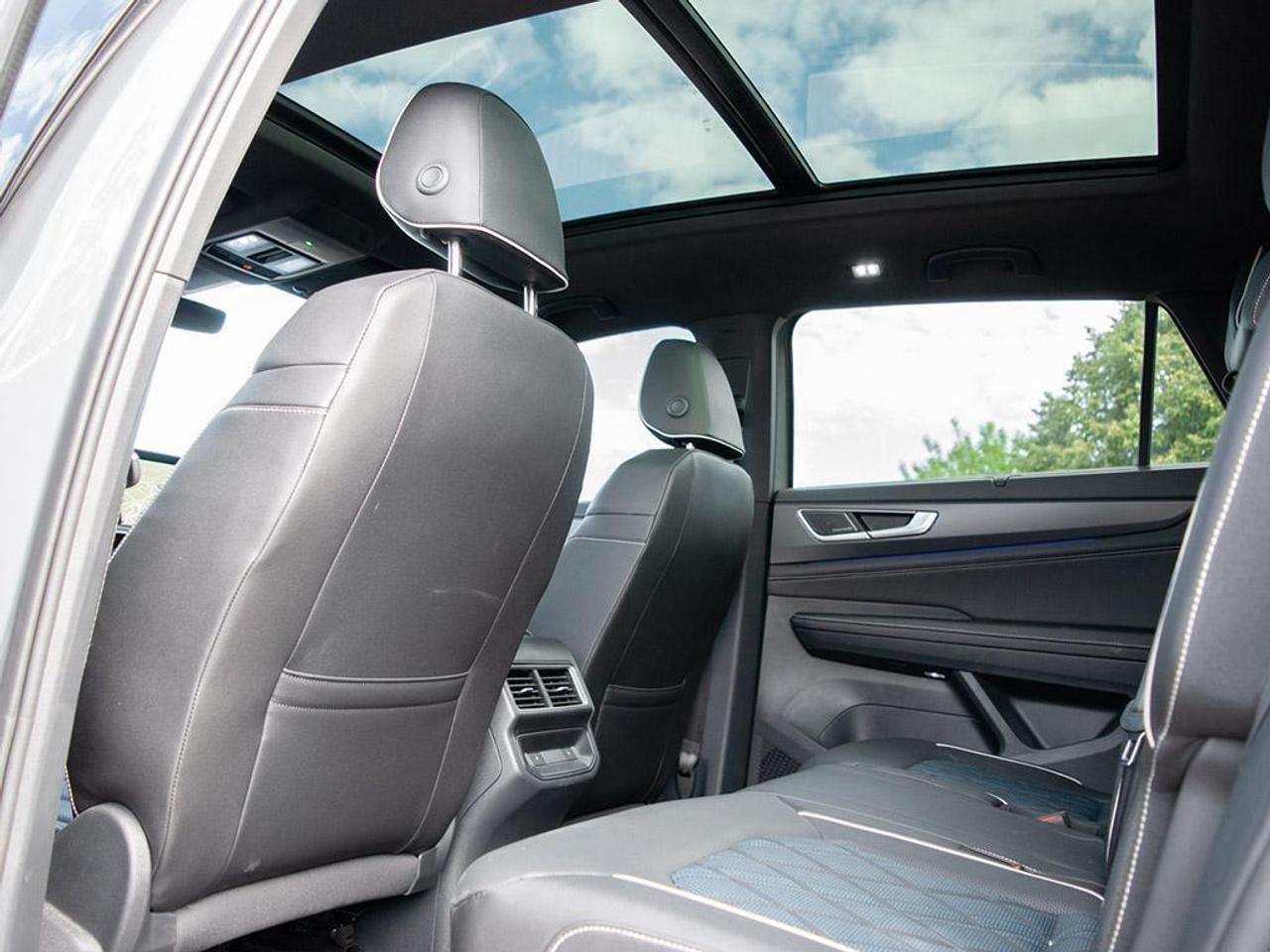 2025 Volkswagen Atlas Cross Sport  Photo