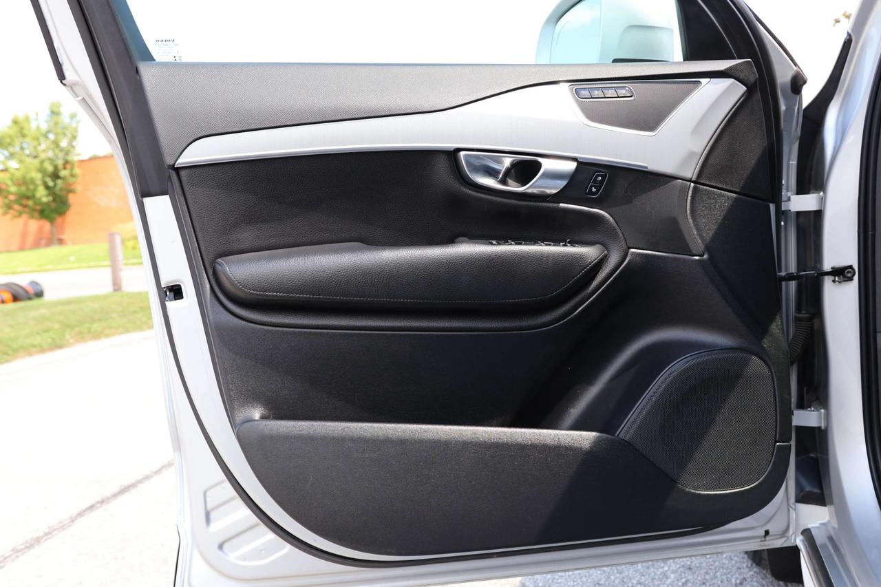 2020 Volvo XC90 T6-AWD-MOMENTUM-7PASS/360 CAM/NAV/ADAPT CRUISE/BLIS/FCW/LKA/LEATHER/H SEATS/CARPLAY/KEYLESS/PANO ROOF Photo