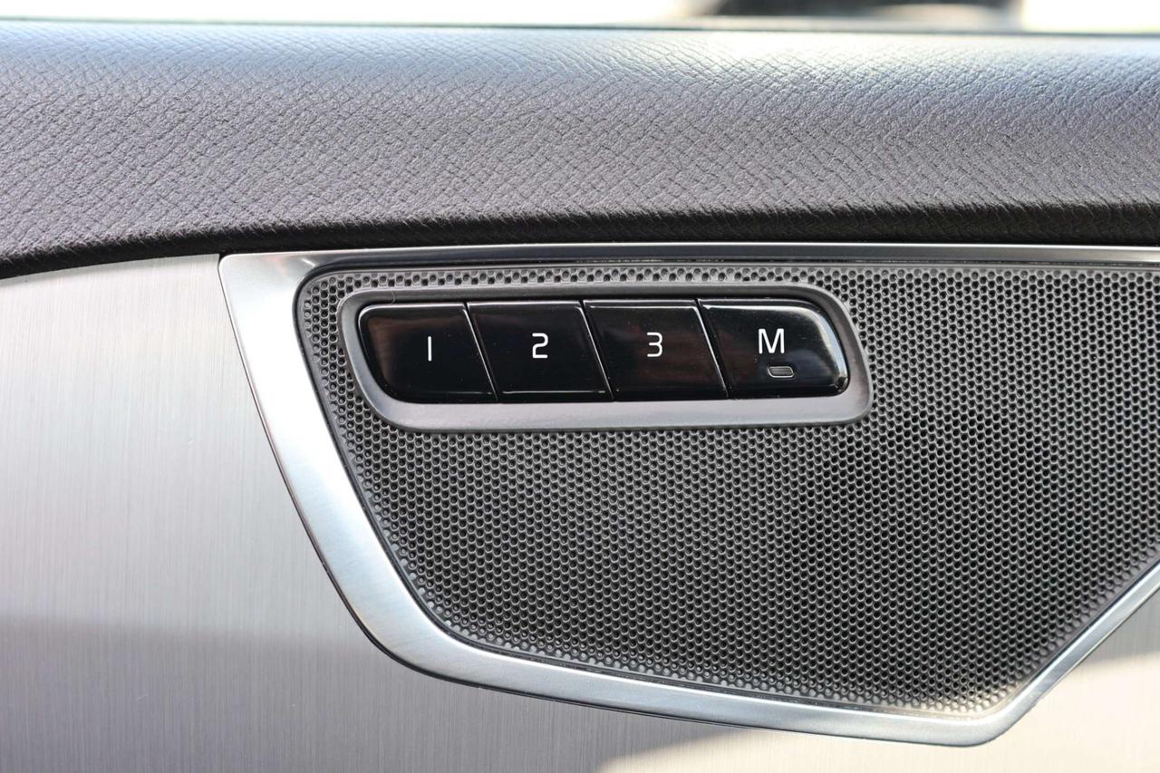 2020 Volvo XC90 T6-AWD-MOMENTUM-7PASS/360 CAM/NAV/ADAPT CRUISE/BLIS/FCW/LKA/LEATHER/H SEATS/CARPLAY/KEYLESS/PANO ROOF Photo