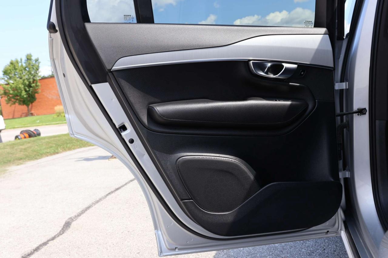 2020 Volvo XC90 T6-AWD-MOMENTUM-7PASS/360 CAM/NAV/ADAPT CRUISE/BLIS/FCW/LKA/LEATHER/H SEATS/CARPLAY/KEYLESS/PANO ROOF Photo
