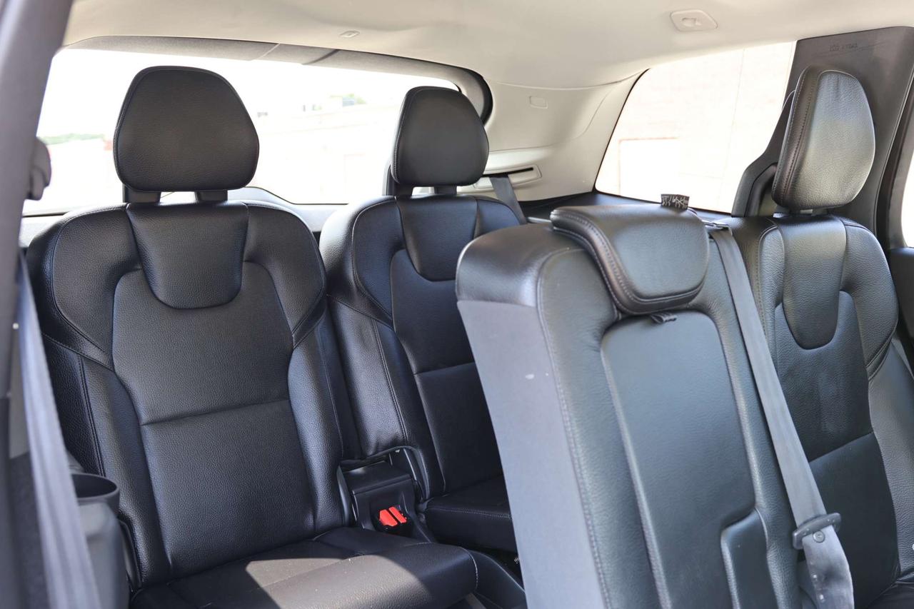 2020 Volvo XC90 T6-AWD-MOMENTUM-7PASS/360 CAM/NAV/ADAPT CRUISE/BLIS/FCW/LKA/LEATHER/H SEATS/CARPLAY/KEYLESS/PANO ROOF Photo