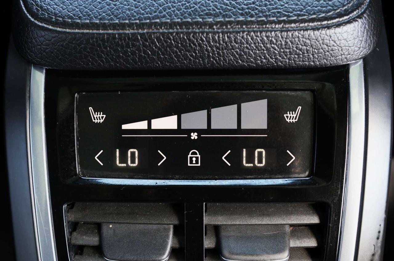2020 Volvo XC90 T6-AWD-MOMENTUM-7PASS/360 CAM/NAV/ADAPT CRUISE/BLIS/FCW/LKA/LEATHER/H SEATS/CARPLAY/KEYLESS/PANO ROOF Photo