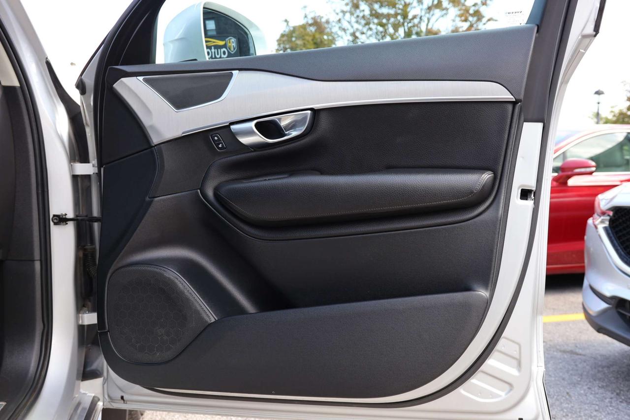 2020 Volvo XC90 T6-AWD-MOMENTUM-7PASS/360 CAM/NAV/ADAPT CRUISE/BLIS/FCW/LKA/LEATHER/H SEATS/CARPLAY/KEYLESS/PANO ROOF Photo