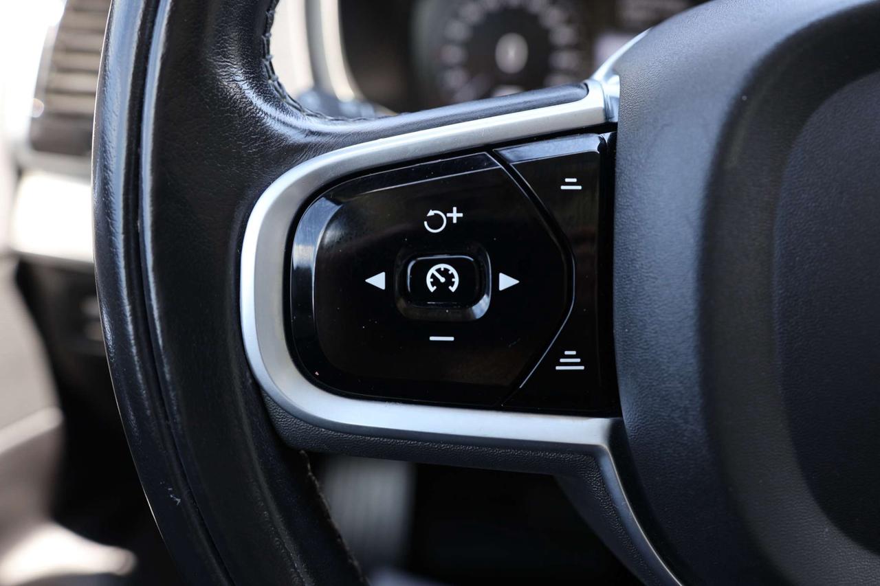 2020 Volvo XC90 T6-AWD-MOMENTUM-7PASS/360 CAM/NAV/ADAPT CRUISE/BLIS/FCW/LKA/LEATHER/H SEATS/CARPLAY/KEYLESS/PANO ROOF Photo