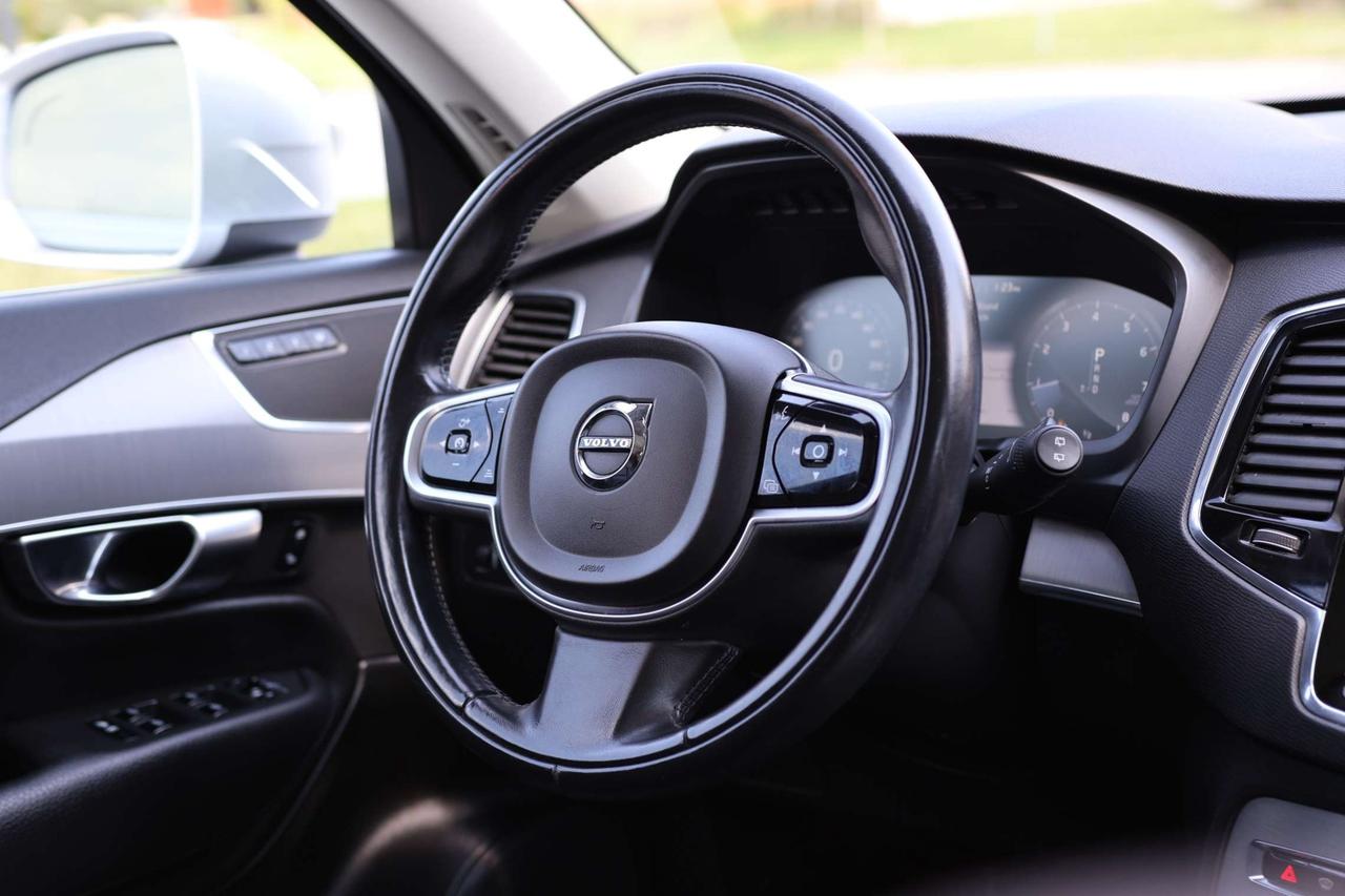 2020 Volvo XC90 T6-AWD-MOMENTUM-7PASS/360 CAM/NAV/ADAPT CRUISE/BLIS/FCW/LKA/LEATHER/H SEATS/CARPLAY/KEYLESS/PANO ROOF Photo