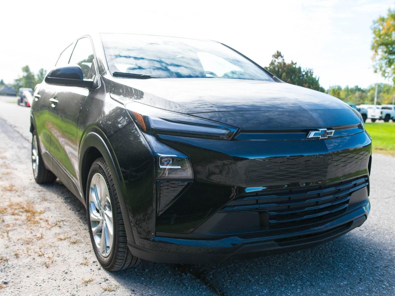 2027 Chevrolet Bolt FWD 4dr LT Photo
