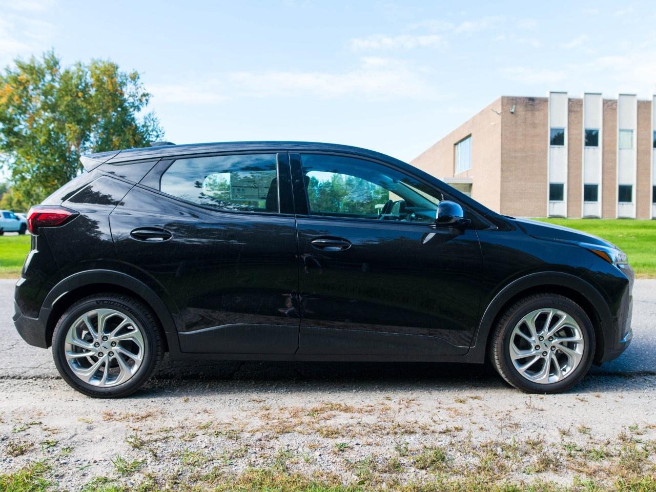2027 Chevrolet Bolt FWD 4dr LT Photo
