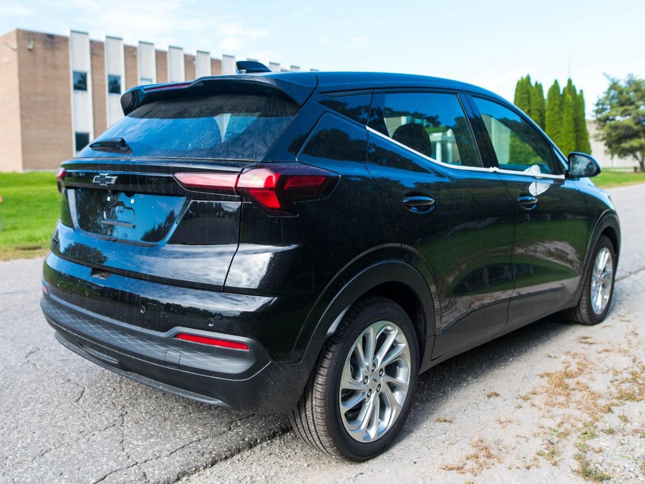 2027 Chevrolet Bolt FWD 4dr LT Photo