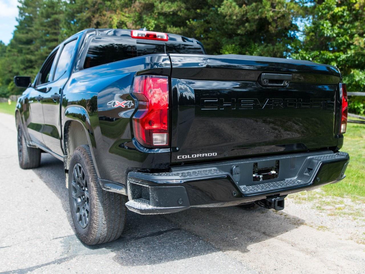 2026 Chevrolet Colorado Crew Cab Short Box 4-Wheel Drive Work Truck Photo2