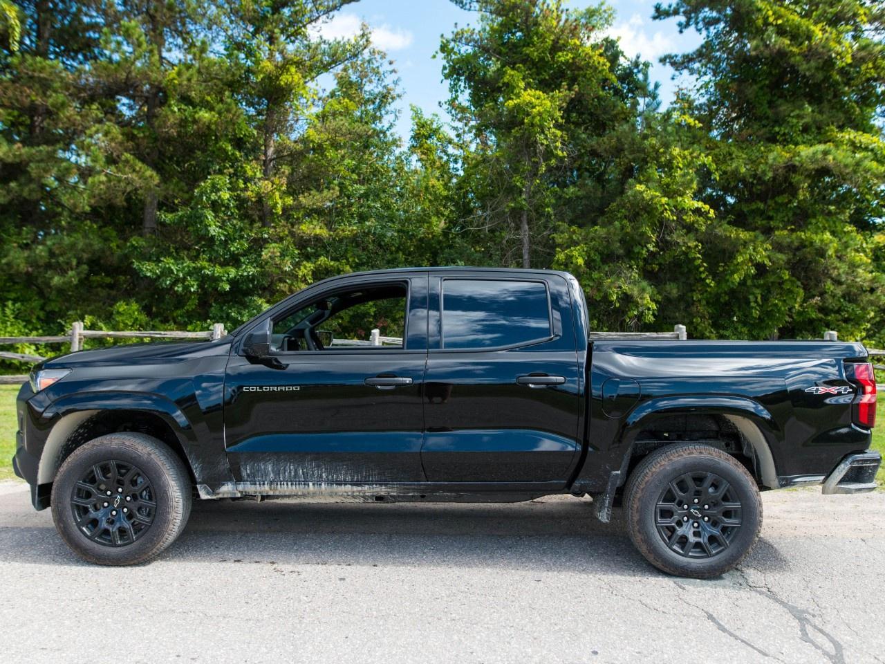2026 Chevrolet Colorado Crew Cab Short Box 4-Wheel Drive Work Truck Photo5
