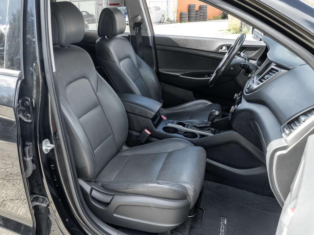 2016 Hyundai Tucson AWD Luxury -Leather-Pano Roof-Navi-Blind Spot-Dealer Serviced-NO Accidents Photo